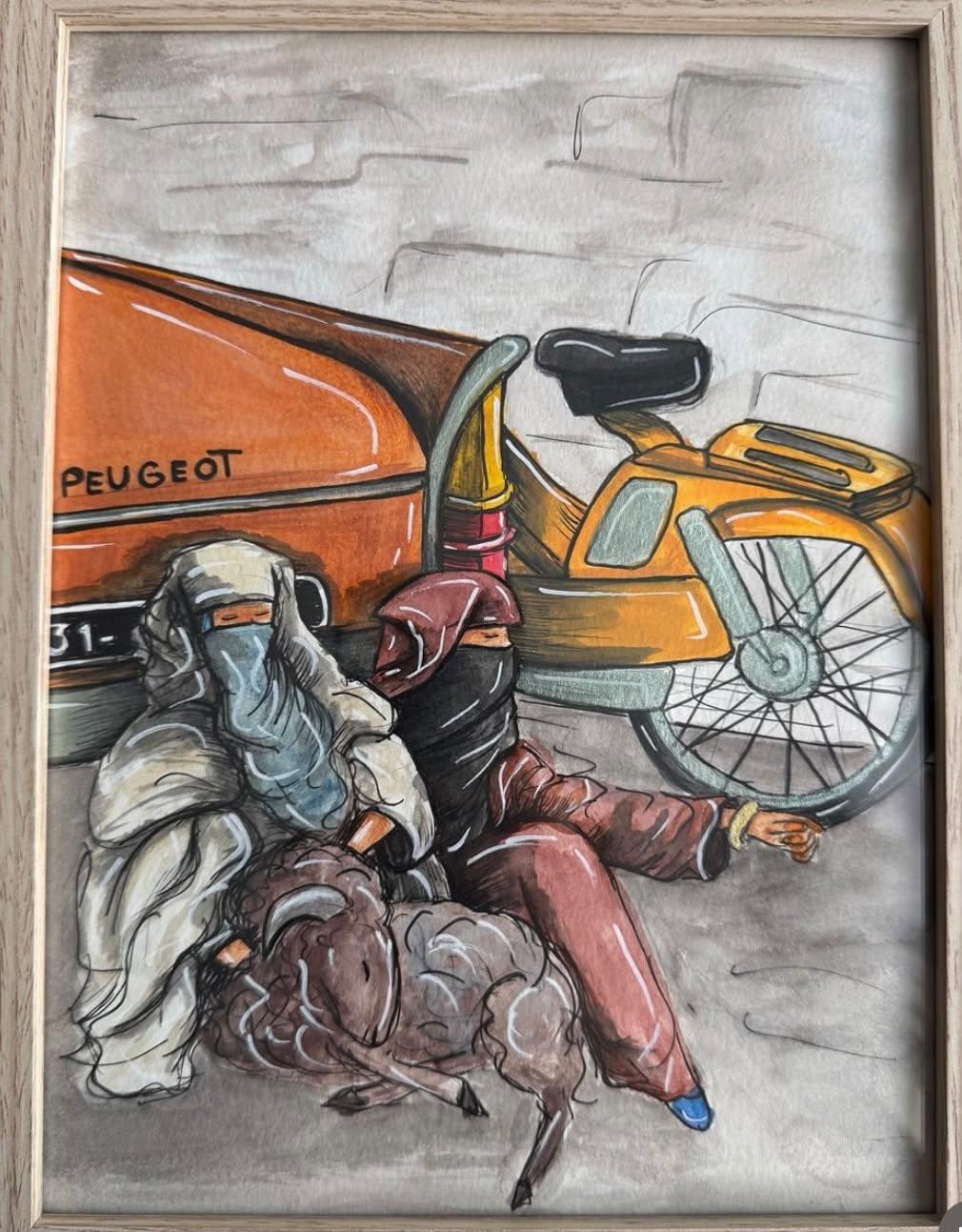 Dessin en couleurs encadré : deux femmes voilées assises au pied d'une voiture Peugeot orange et d'une mobylette jaune, un mouton couché contre elles, devant un mur de pierres